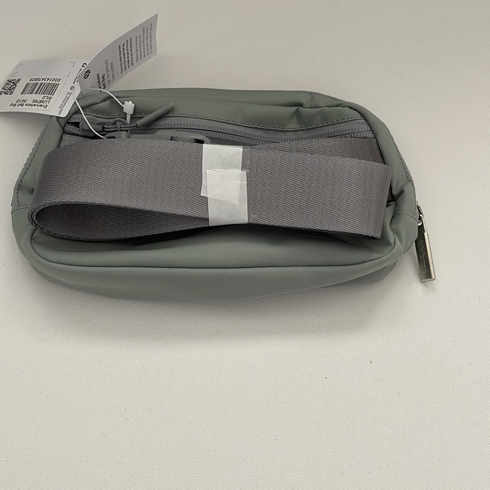 NWT Lululemon Everywhere Belt Bag *1L Silver Drop - Picture 2 of 8